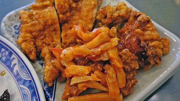 【台北美食】華王排骨-40年老字號美味的排骨飯