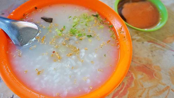 【三重美食】吳記鹹粥-便宜又美味的鹹粥小吃店