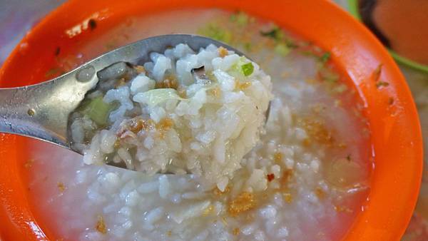 【三重美食】吳記鹹粥-便宜又美味的鹹粥小吃店
