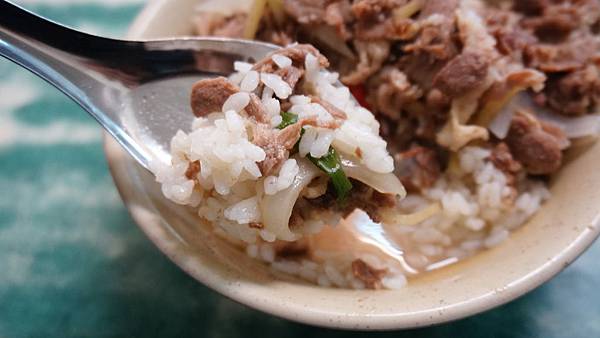 【台北美食】阿榮羊肉飯-網路評價無敵高的美食小吃店