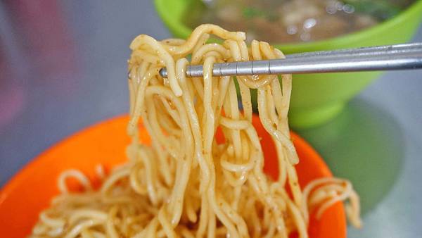 【三重美食】三重尤魚羹-超過25年老字號美食小吃店！２０元就能吃到的銅板美食