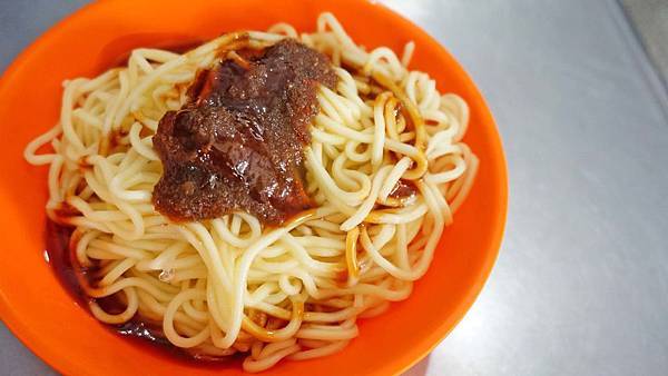 【三重美食】三重尤魚羹-超過25年老字號美食小吃店！２０元就能吃到的銅板美食