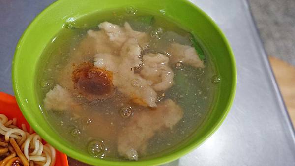 【三重美食】三重尤魚羹-超過25年老字號美食小吃店！２０元就能吃到的銅板美食