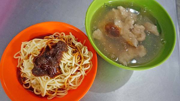 【三重美食】三重尤魚羹-超過25年老字號美食小吃店！２０元就能吃到的銅板美食