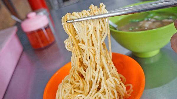 【三重美食】三重尤魚羹-超過25年老字號美食小吃店！２０元就能吃到的銅板美食