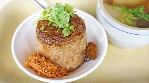 【台北美食】王記排骨酥湯-用餐時間總是大排長龍的小吃店