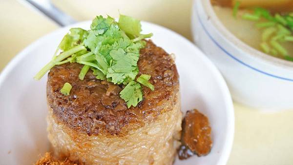 【台北美食】王記排骨酥湯-用餐時間總是大排長龍的小吃店