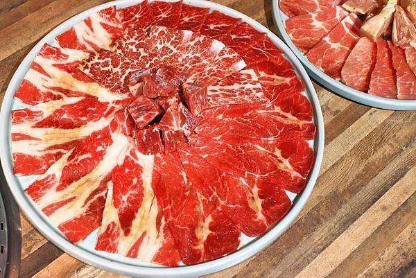 【三重美食】原燒O-NiKU三重龍門店-不到千元吃好肉，多重DIY吃法變化無窮