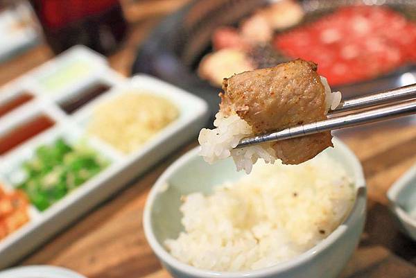 【三重美食】原燒O-NiKU三重龍門店-不到千元吃好肉，多重DIY吃法變化無窮