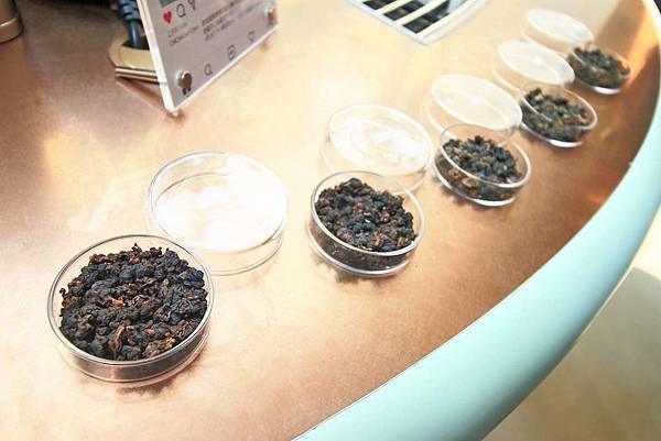 【台中美食】吃茶三千-顛覆你對茶館的印象！品茶、喝茶、做茶及全台第一座室內茶園創新茶館