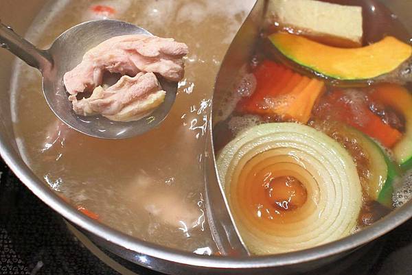 【林口美食】夏部Shabu壽喜燒-699元澳洲和牛、伊比利豬無限量只到飽！