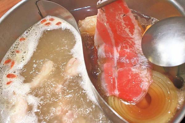 【林口美食】夏部Shabu壽喜燒-699元澳洲和牛、伊比利豬無限量只到飽！