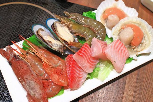 【林口美食】夏部Shabu壽喜燒-699元澳洲和牛、伊比利豬無限量只到飽！