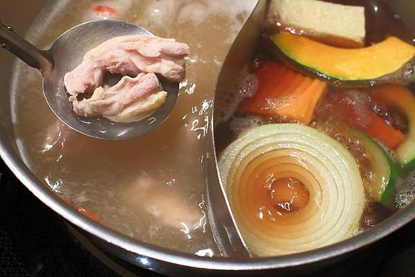 【林口美食】夏部Shabu壽喜燒-母親節限定！店家特殊補身湯頭及699元澳洲和牛、伊比利豬無限量只到飽！