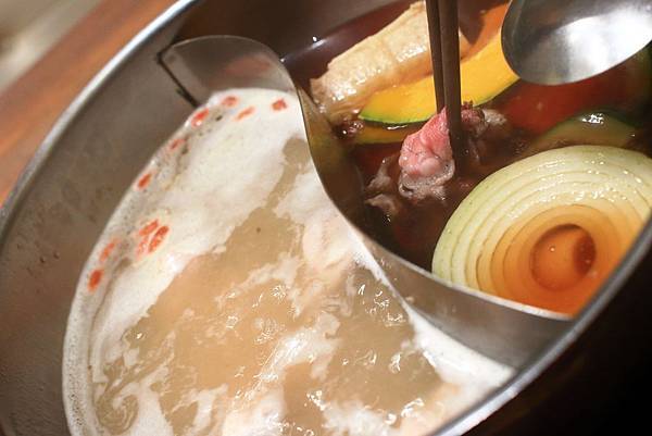 【林口美食】夏部Shabu壽喜燒-母親節限定！特製媽媽補身湯頭及699元澳洲和牛、伊比利豬無限量只到飽！