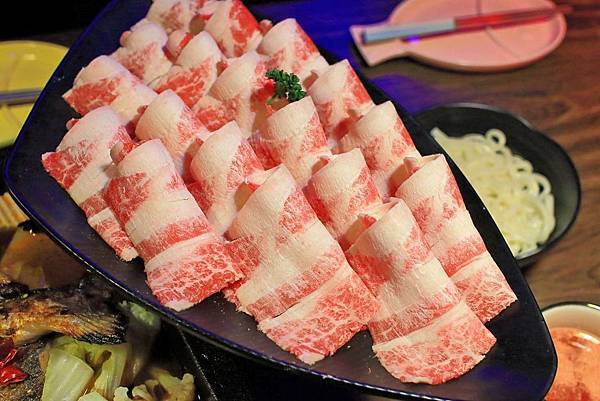 【中壢美食】水貨烤魚火鍋-讓人停不下手，越吃越迷人的大份量烤魚火鍋