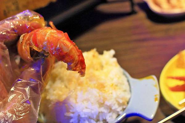 【中壢美食】水貨烤魚火鍋-讓人停不下手，越吃越迷人的大份量烤魚火鍋