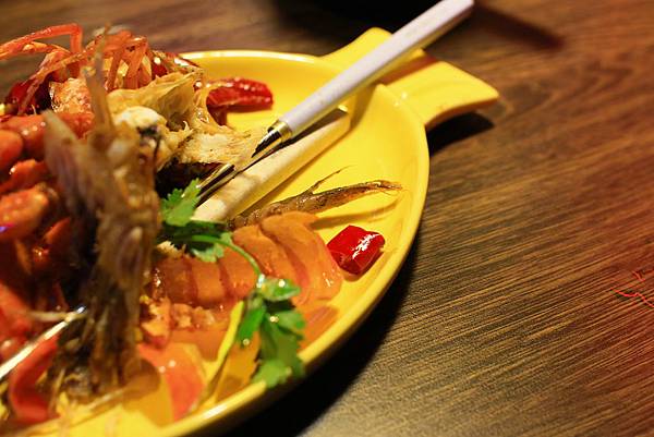 【中壢美食】水貨烤魚火鍋-讓人停不下手，越吃越迷人的大份量烤魚火鍋