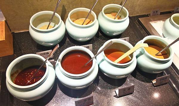 【台北美食】問鼎麻辣鍋養生鍋-吃的到令人回味無窮的美國冷藏肋眼麻辣火鍋店