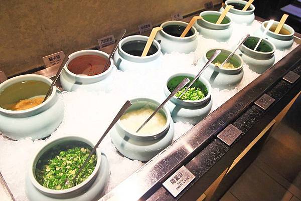 【台北美食】問鼎麻辣鍋養生鍋-吃的到令人回味無窮的美國冷藏肋眼麻辣火鍋店