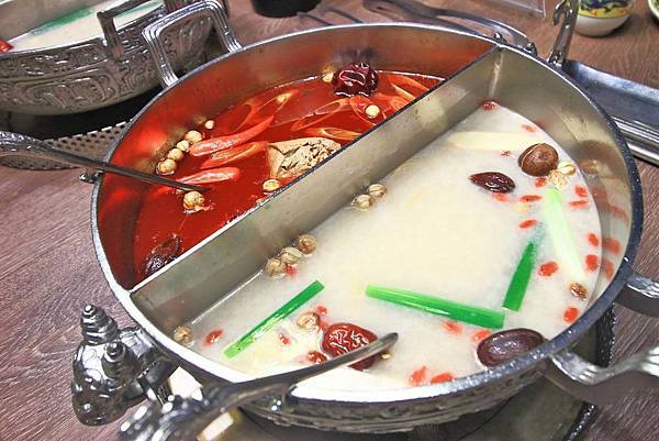 【台北美食】問鼎麻辣鍋養生鍋-吃的到令人回味無窮的美國冷藏肋眼麻辣火鍋店
