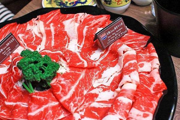 【台北美食】問鼎麻辣鍋養生鍋-吃的到令人回味無窮的美國冷藏肋眼麻辣火鍋店