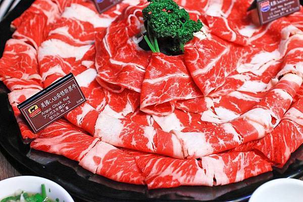 【台北美食】問鼎麻辣鍋養生鍋-吃的到令人回味無窮的美國冷藏肋眼麻辣火鍋店