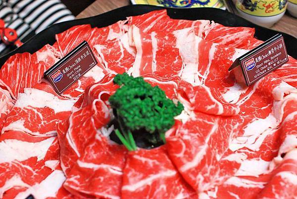 【台北美食】問鼎麻辣鍋養生鍋-吃的到令人回味無窮的美國冷藏肋眼麻辣火鍋店