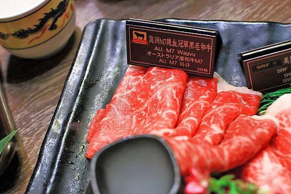 【台北美食】問鼎麻辣鍋養生鍋-吃的到令人回味無窮的美國冷藏肋眼麻辣火鍋店