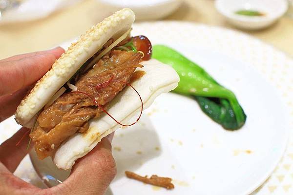 【內湖美食】88號樂章婚宴會館-有如花海般夢幻的婚宴場地，令人著迷的環境氛圍