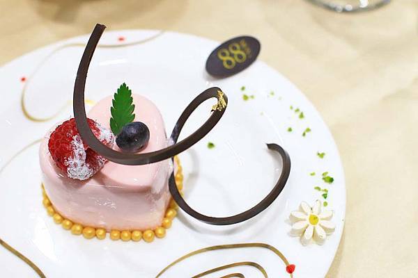 【內湖美食】88號樂章婚宴會館-有如花海般夢幻的婚宴場地，令人著迷的環境氛圍