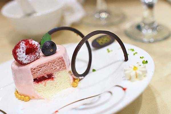 【內湖美食】88號樂章婚宴會館-有如花海般夢幻的婚宴場地，令人著迷的環境氛圍