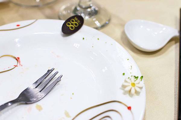 【內湖美食】88號樂章婚宴會館-有如花海般夢幻的婚宴場地，令人著迷的環境氛圍