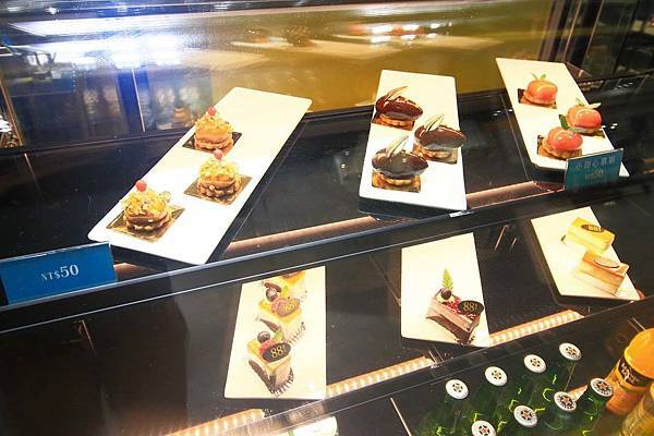 【內湖美食】88號樂章婚宴會館-有如花海般夢幻的婚宴場地，令人著迷的環境氛圍