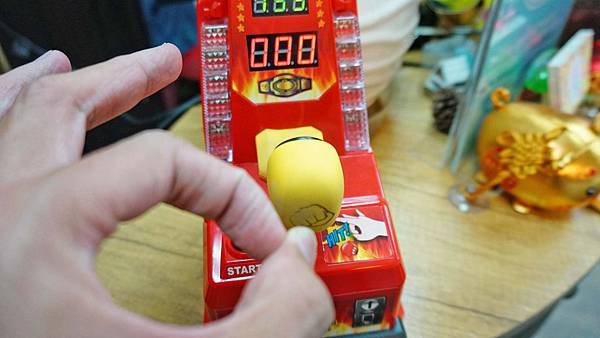 【台北旅遊】貳家桌遊-出遊的好選擇，台北車站周邊室內桌遊遊戲場，還有冰淇淋吃到飽