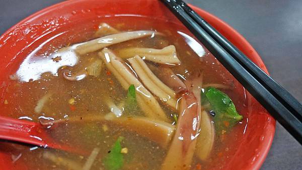 【台北美食】欣欣大眾魷魚羹-超過40年老字號美食小吃店