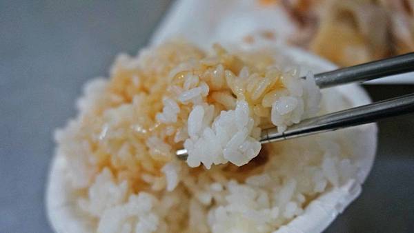 【台北美食】勇伯好吃土雞肉專賣店-美味又迷人的雞油飯