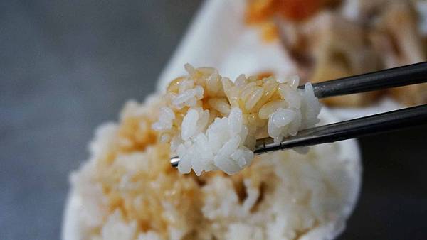 【台北美食】勇伯好吃土雞肉專賣店-美味又迷人的雞油飯