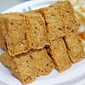 【台北美食】同心大腸蚵仔麵線-炸到裡外都是酥脆的美味臭豆腐
