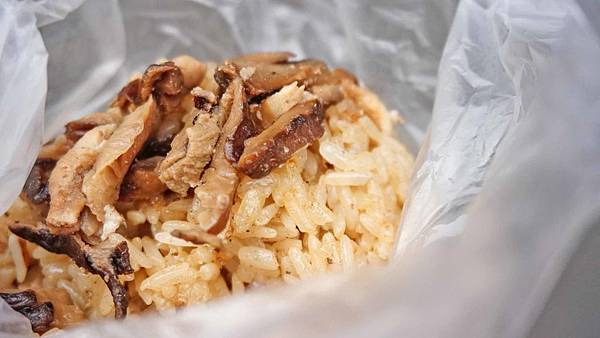 【台北美食】一流油飯-人潮從不間斷的超強美食路邊攤