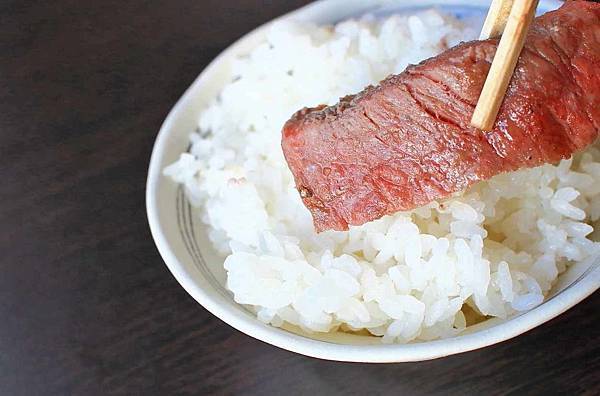 【沖繩美食】燒肉美菈-沖繩必吃在地特色食材！高檔石垣和牛與阿古豬的美味燒肉店