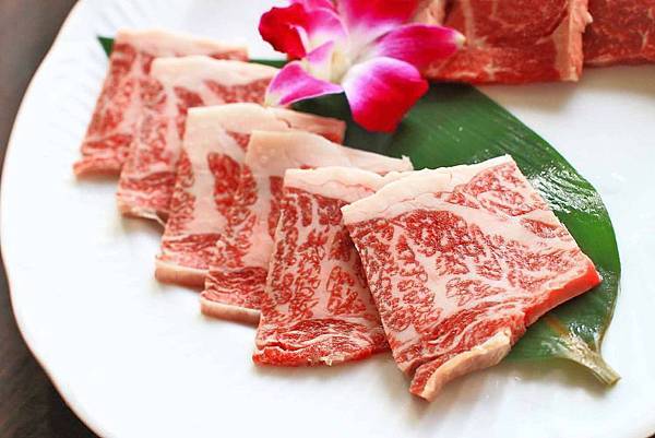 【沖繩美食】燒肉美菈-沖繩必吃在地特色食材！高檔石垣和牛與阿古豬的美味燒肉店