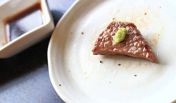 【沖繩美食】燒肉美菈-沖繩必吃在地特色食材！高檔石垣和牛與阿古豬的美味燒肉店