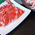 【沖繩美食】阿古豬隱家 萬座店-多種吃法！油花大理石般的石垣和牛與多種部位阿古豬火鍋店