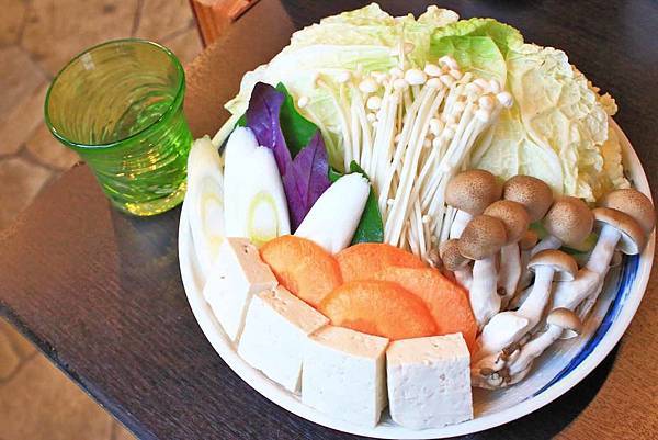 【沖繩美食】阿古豬隱家 萬座店-多種吃法！油花大理石般的石垣和牛與多種部位阿古豬火鍋店