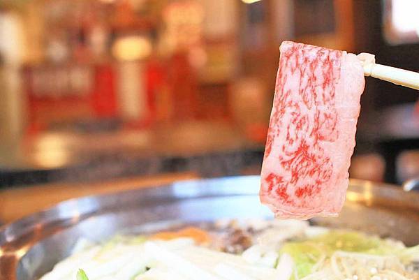 【沖繩美食】阿古豬隱家 萬座店-多種吃法！油花大理石般的石垣和牛與多種部位阿古豬火鍋店