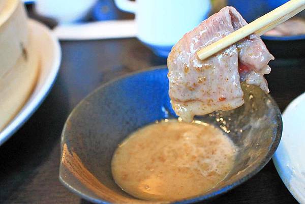 【沖繩美食】阿古豬隱家 萬座店-多種吃法！油花大理石般的石垣和牛與多種部位阿古豬火鍋店