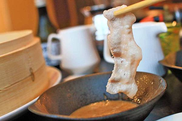 【沖繩美食】阿古豬隱家 萬座店-多種吃法！油花大理石般的石垣和牛與多種部位阿古豬火鍋店