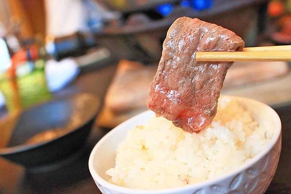 【沖繩美食】阿古豬隱家 萬座店-多種吃法！油花大理石般的石垣和牛與多種部位阿古豬火鍋店