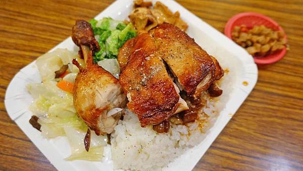 【台北美食】黑滷魯肉飯-令人著迷的美味滷肉飯